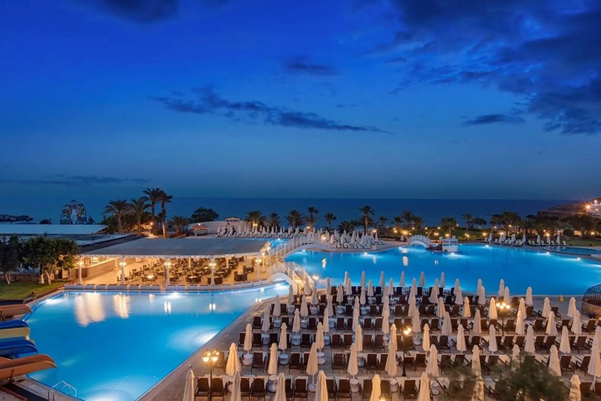 Acapulco Resort Convention Spa Hotel