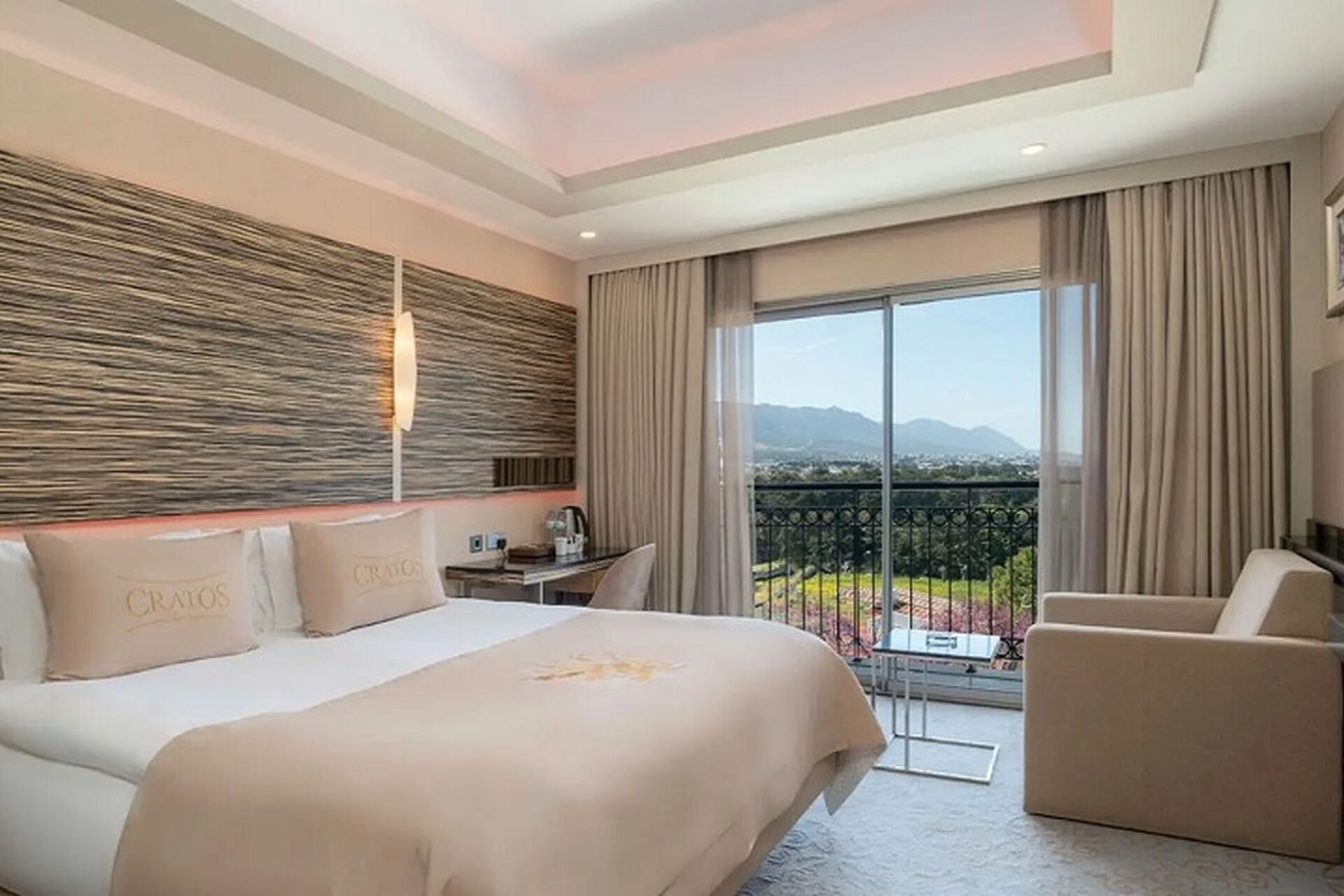 Cratos Premium Hotel