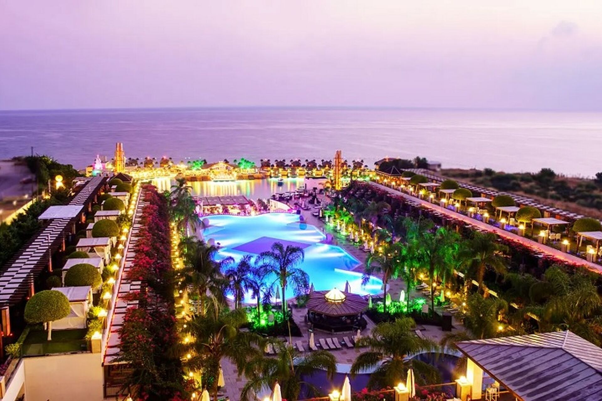 Cratos Premium Hotel