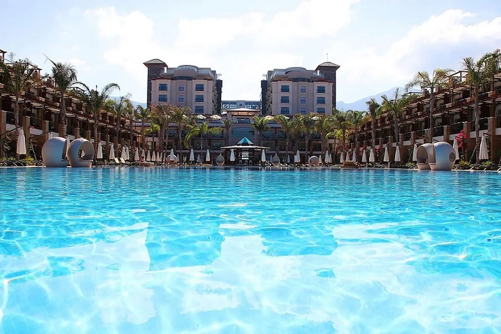 Cratos Premium Hotel