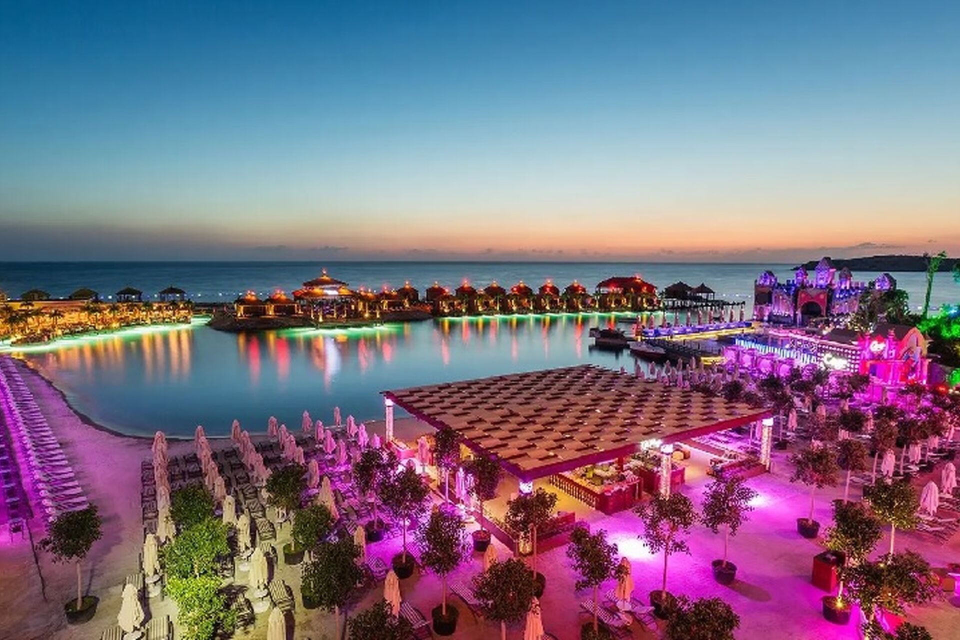 Cratos Premium Hotel